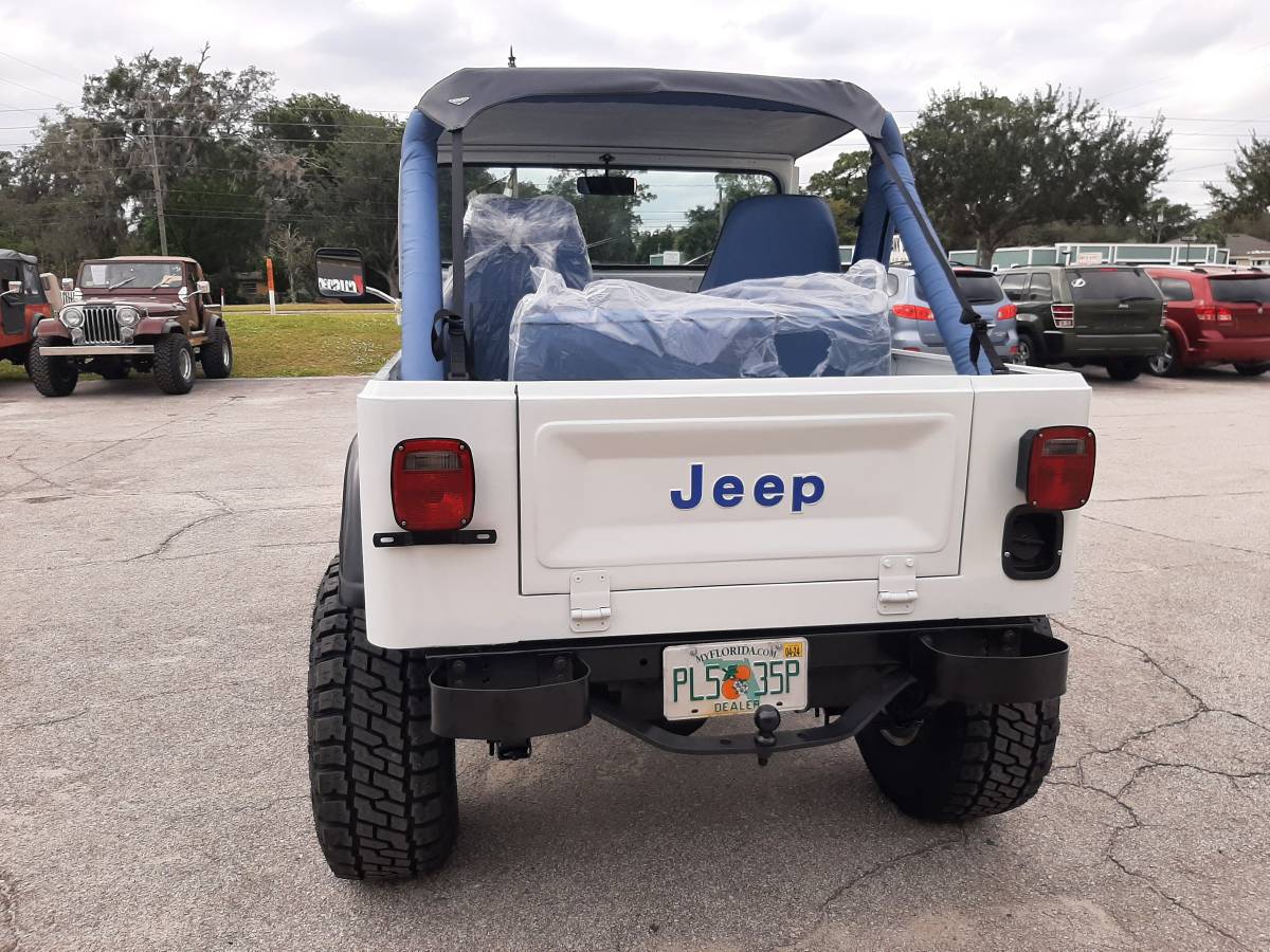 Jeep-cj7-1977-white-46