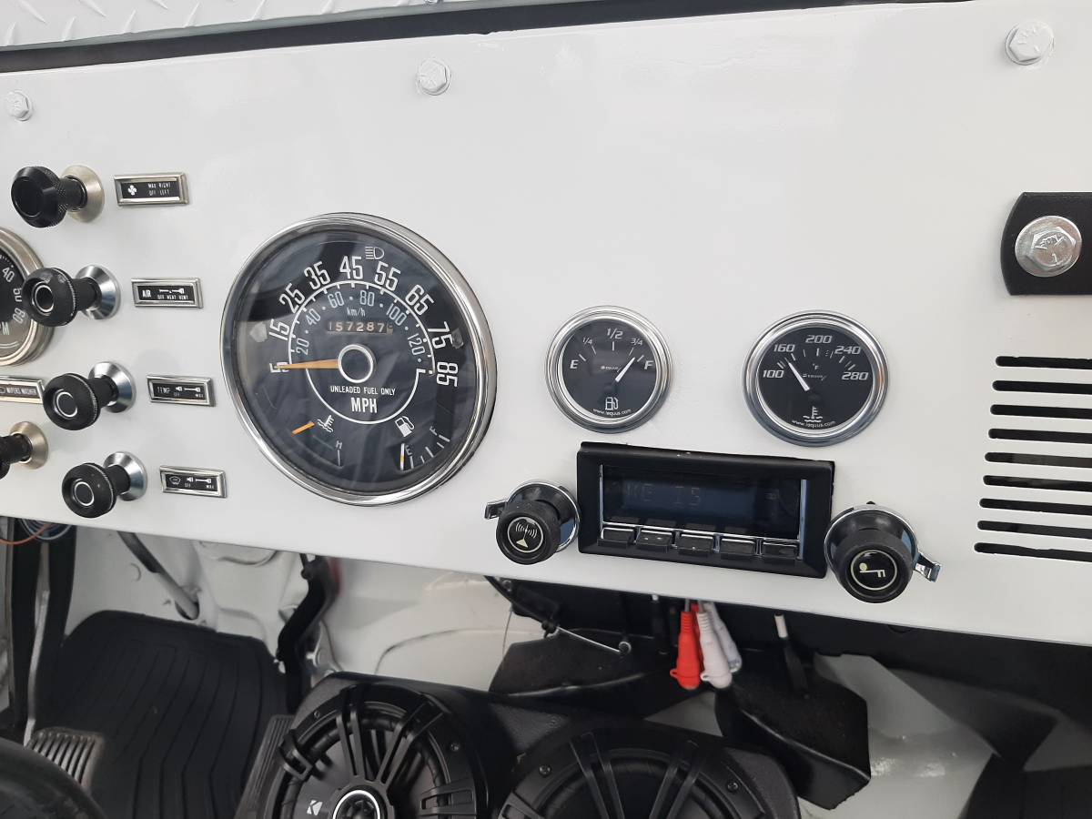 Jeep-cj7-1977-white-5