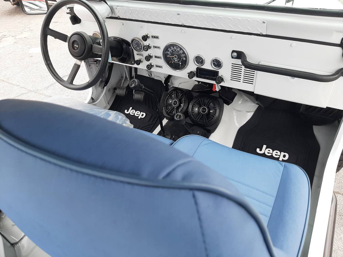 Jeep-cj7-1977-white-8