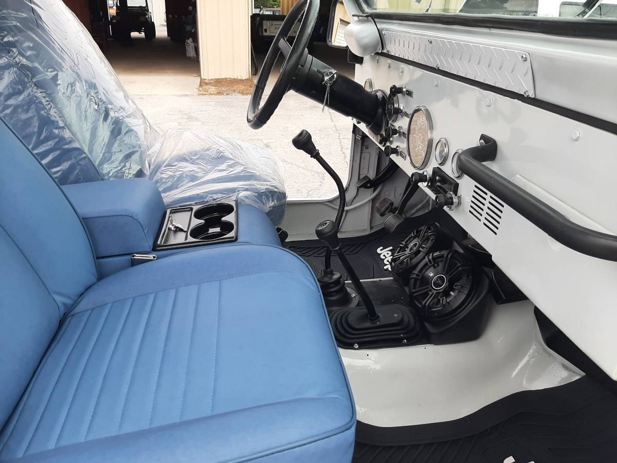 Jeep-cj7-1977-white-9