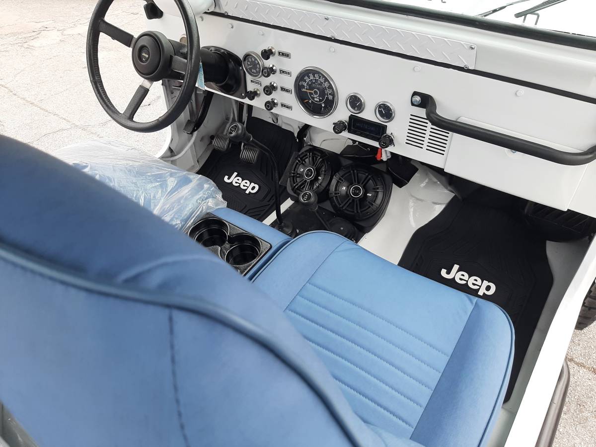 Jeep-cj7-1977-white-98