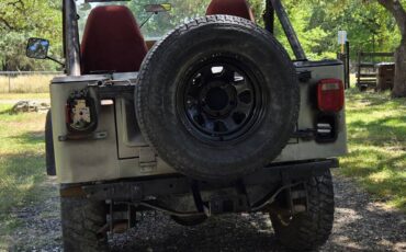 Jeep-cj7-1983-3
