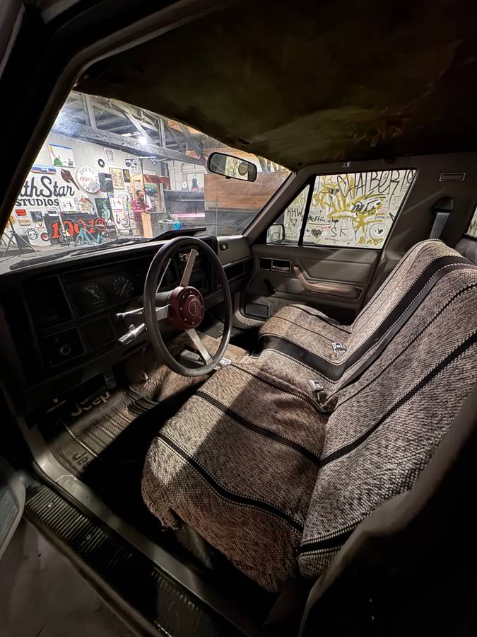 Jeep-comanche-1988-grey-1
