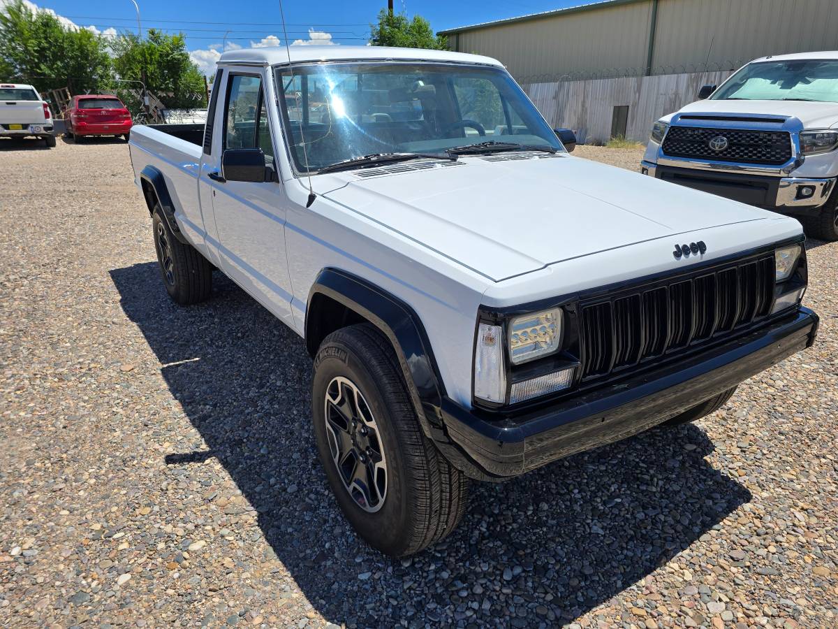 Jeep-comanche-1988-white-3