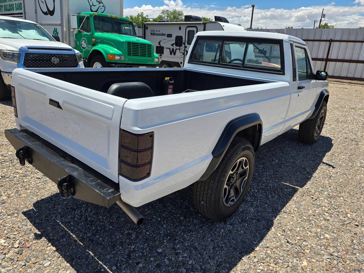 Jeep-comanche-1988-white-5