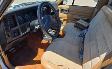 Jeep-comanche-1988-white-9