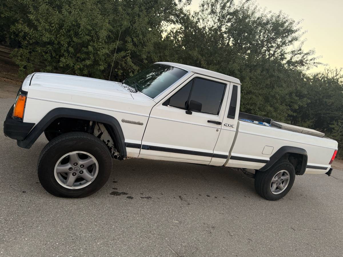 Jeep-comanche-4x4-1988-white-1