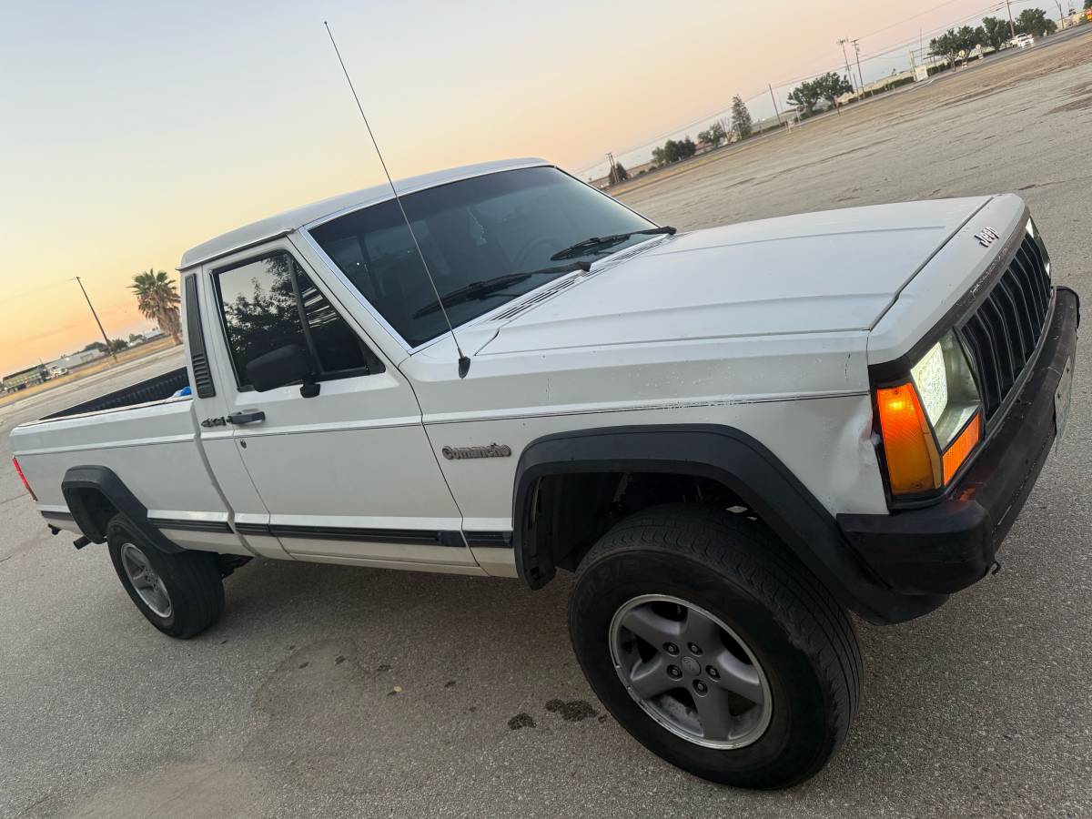 Jeep-comanche-4x4-1988-white-2