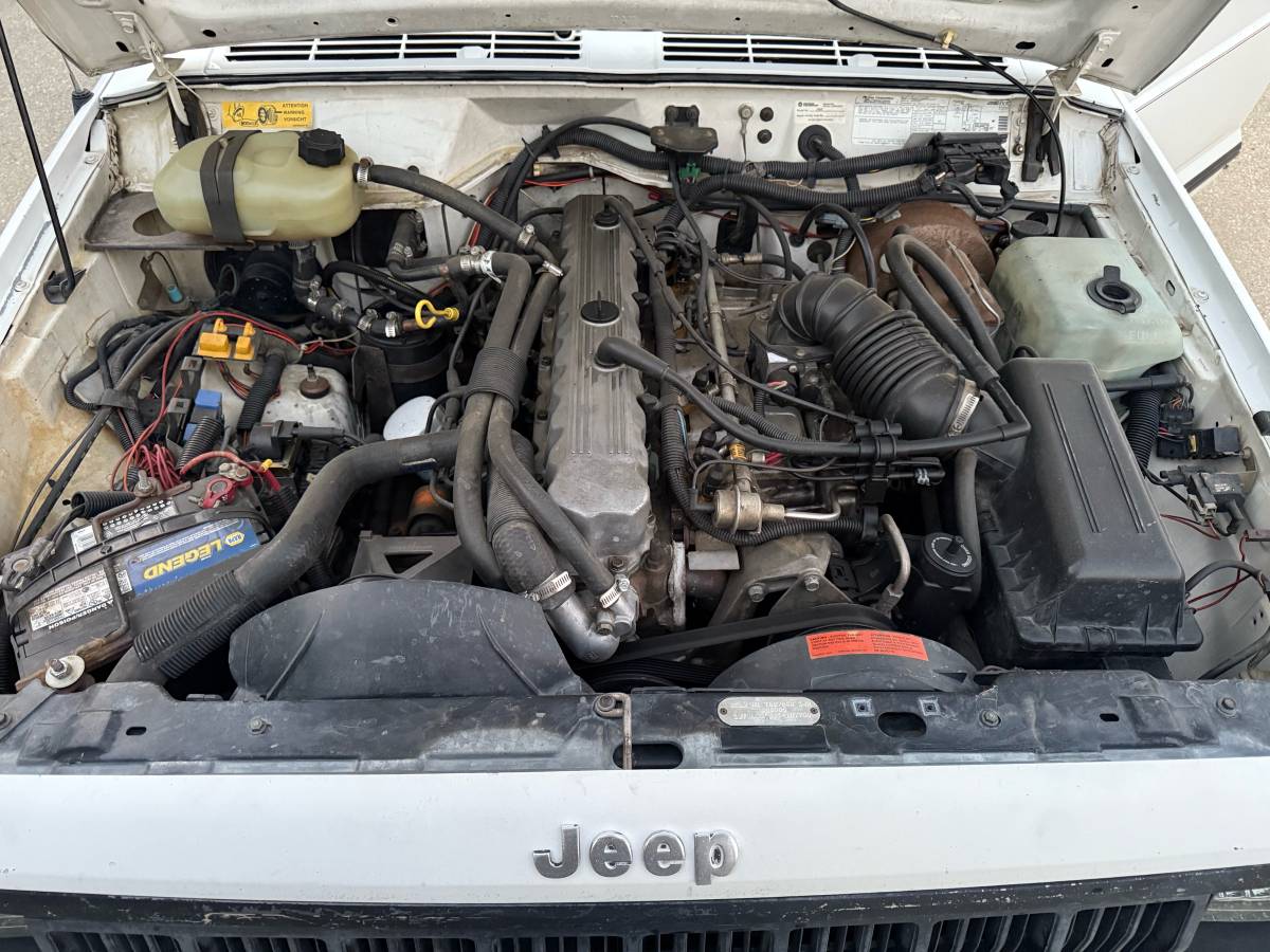 Jeep-comanche-4x4-1988-white-8