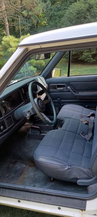 Jeep-comanche-7quot-pickup-pioneer-1988-white-11