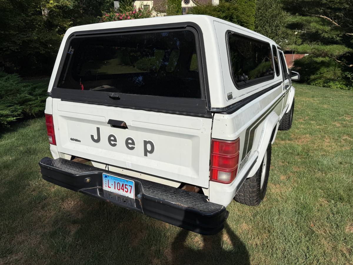 Jeep-comanche-7quot-pickup-pioneer-1988-white-7