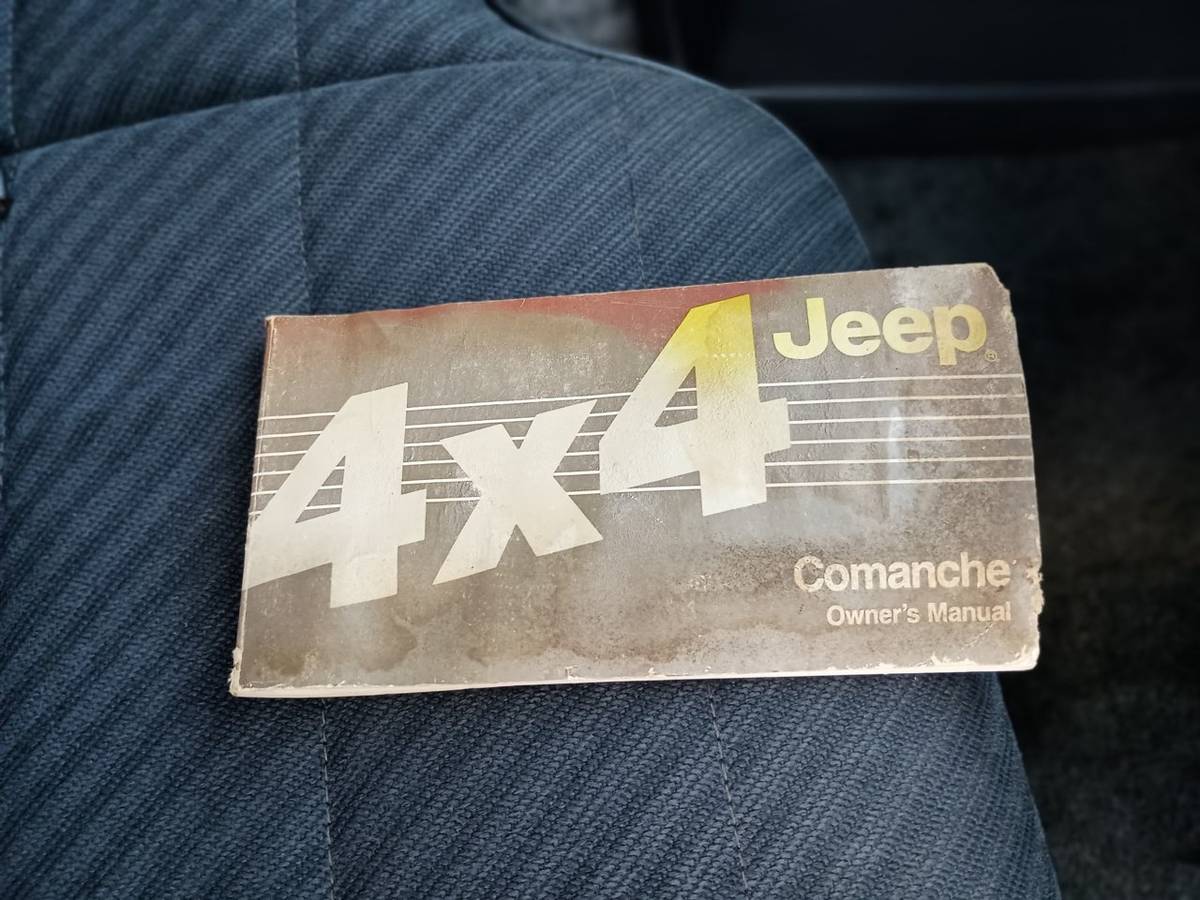 Jeep-comanche-7quot-pickup-pioneer-1988-white-9
