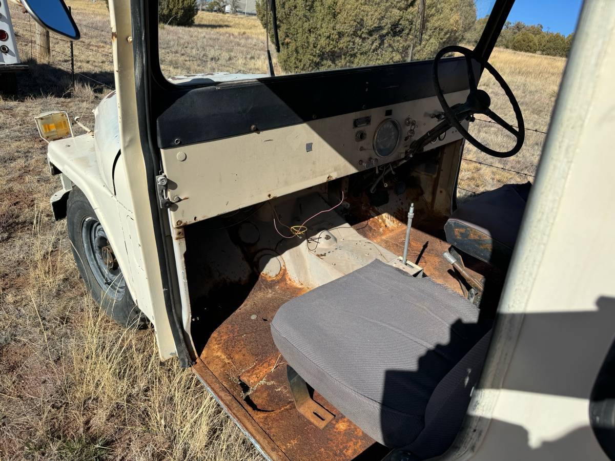 Jeep-dj5-1970-12
