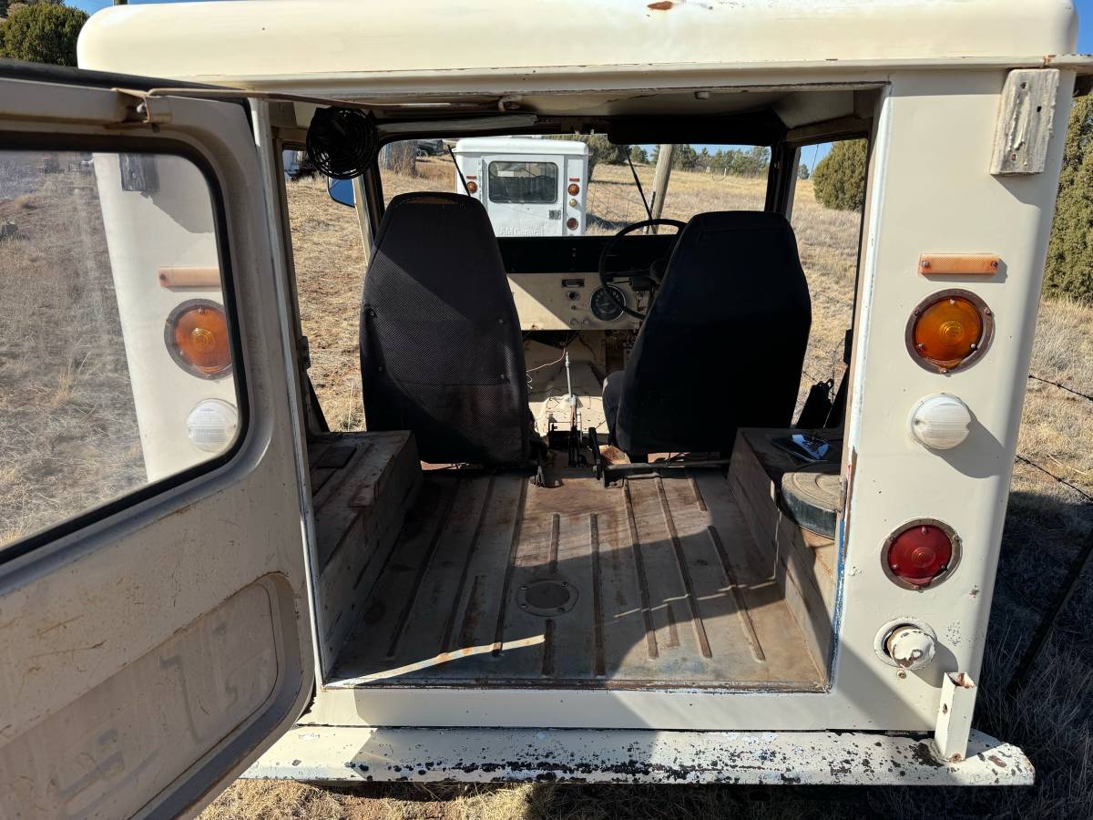 Jeep-dj5-1970-13