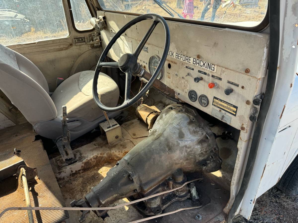 Jeep-dj5-1970-16