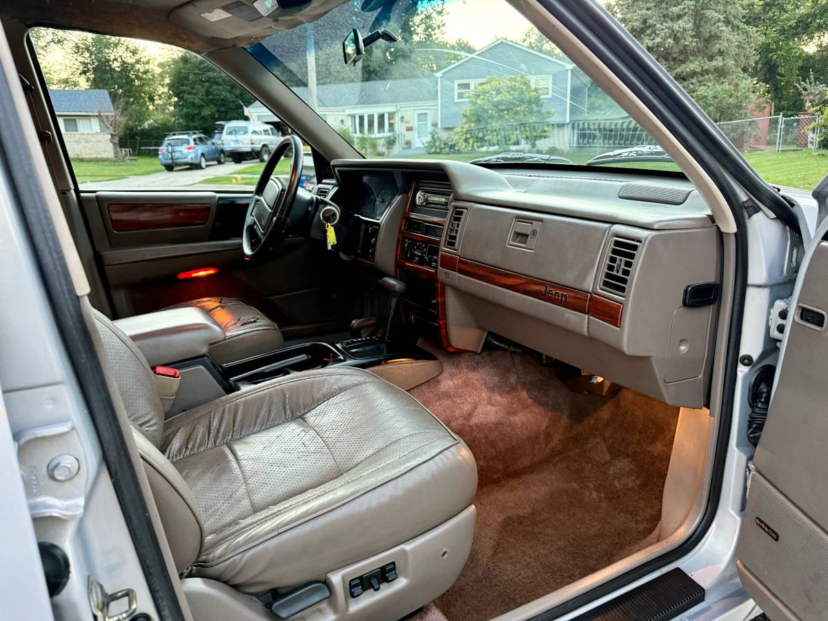 Jeep-grand-cherokee-limited-1995-grey-12