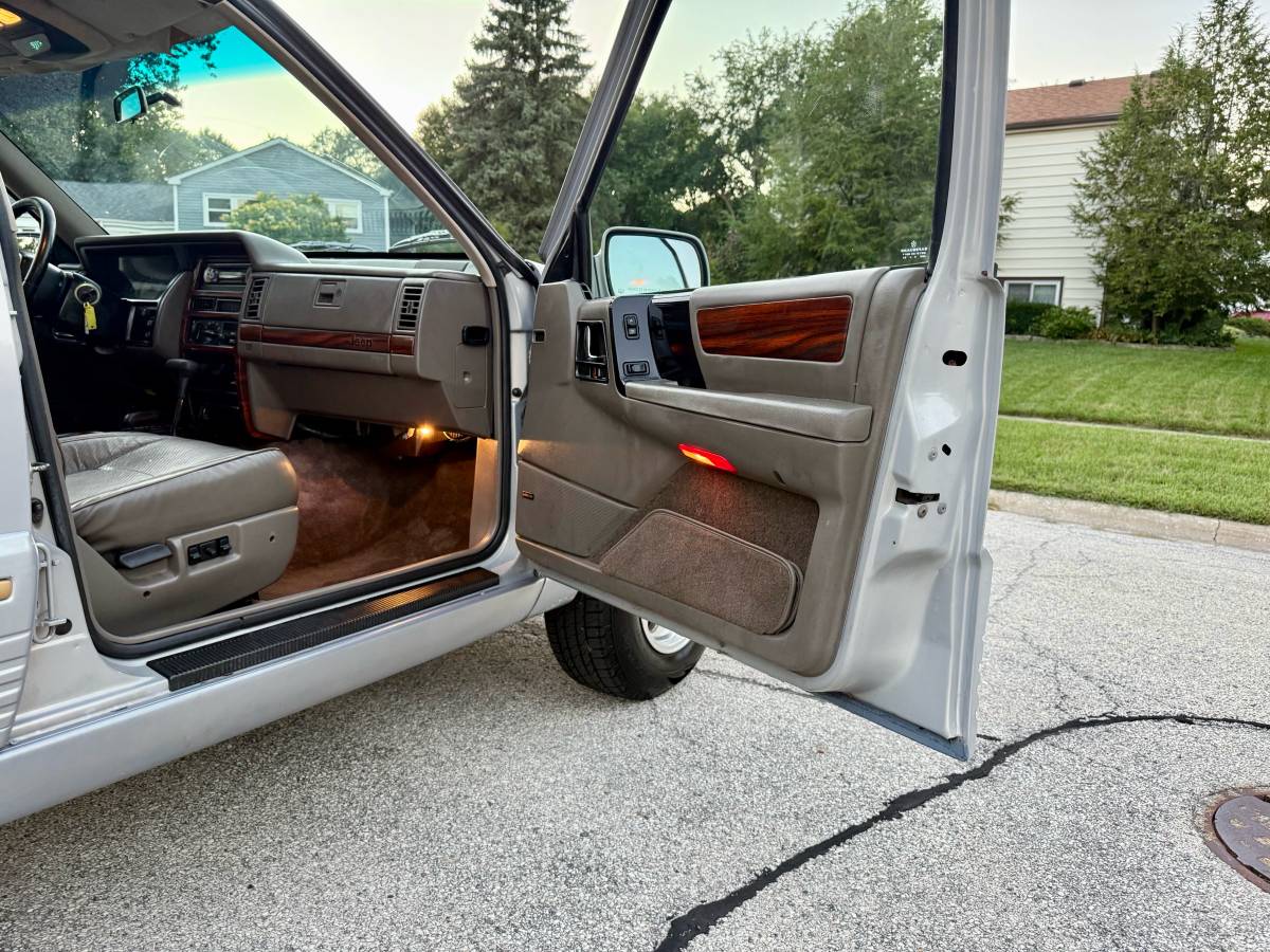 Jeep-grand-cherokee-limited-1995-grey-17