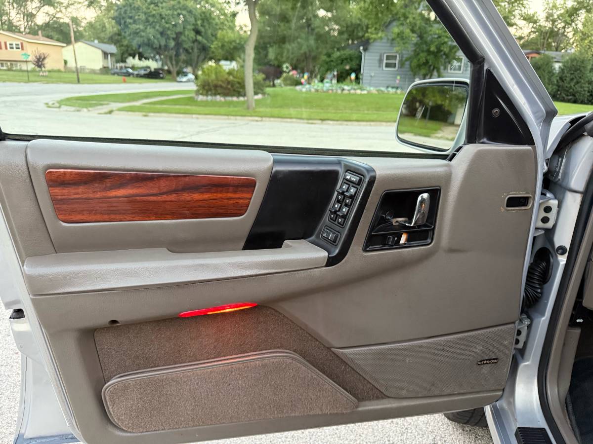 Jeep-grand-cherokee-limited-1995-grey-21