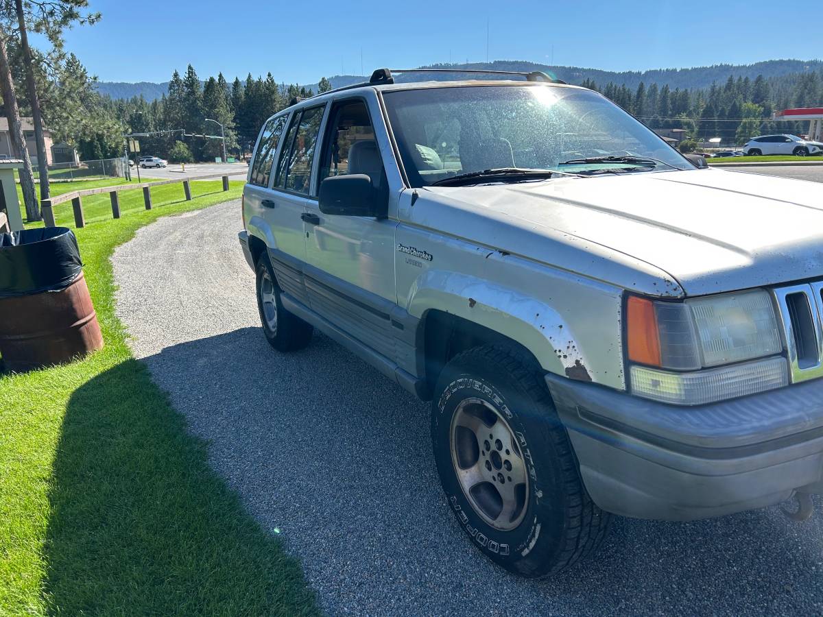 Jeep-grand-cherokee-loredo-1993-silver-1
