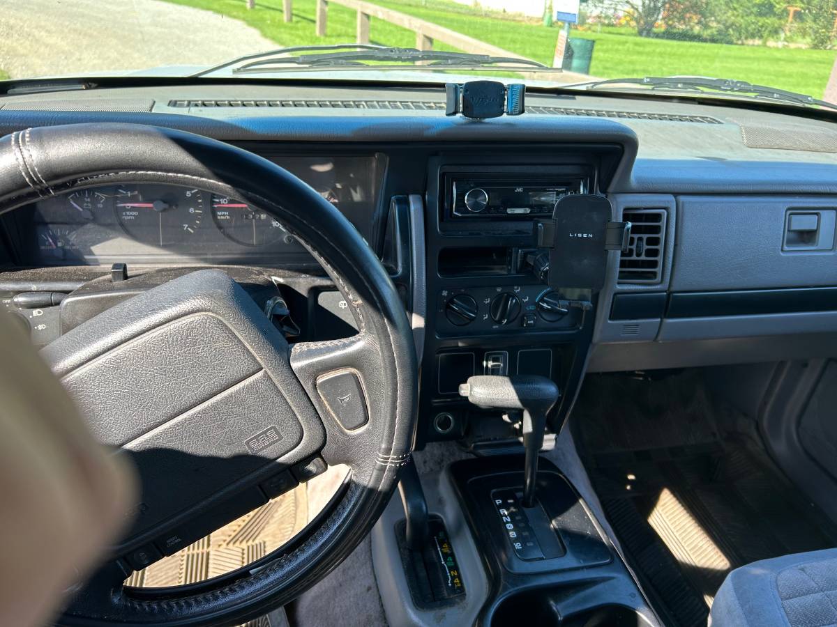 Jeep-grand-cherokee-loredo-1993-silver-4