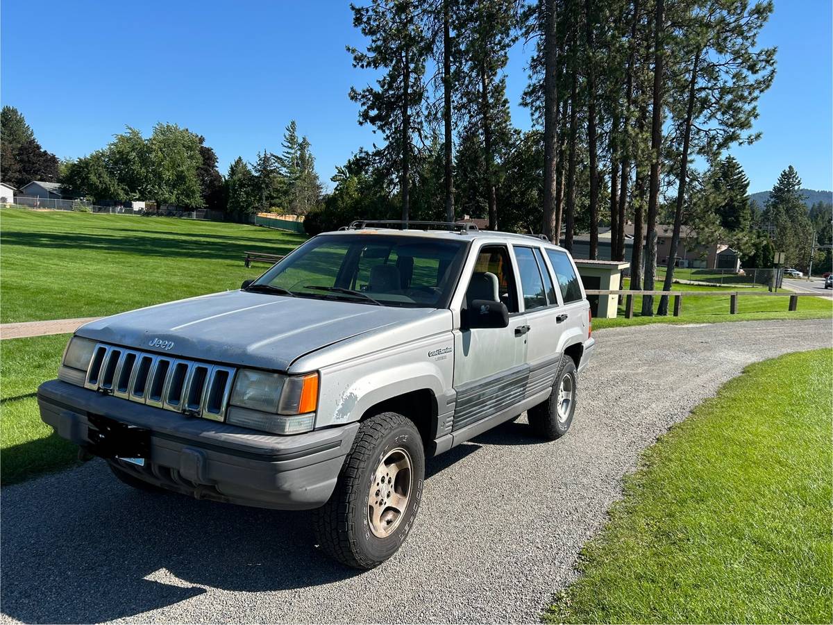 Jeep-grand-cherokee-loredo-1993-silver