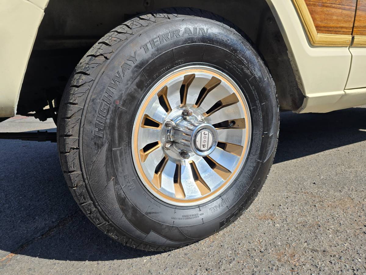 Jeep-grand-wagoneer-1986-custom-11