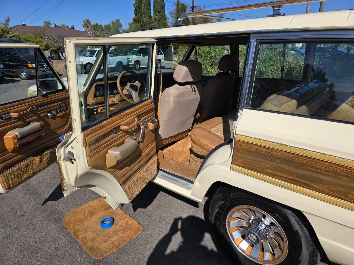 Jeep-grand-wagoneer-1986-custom-13
