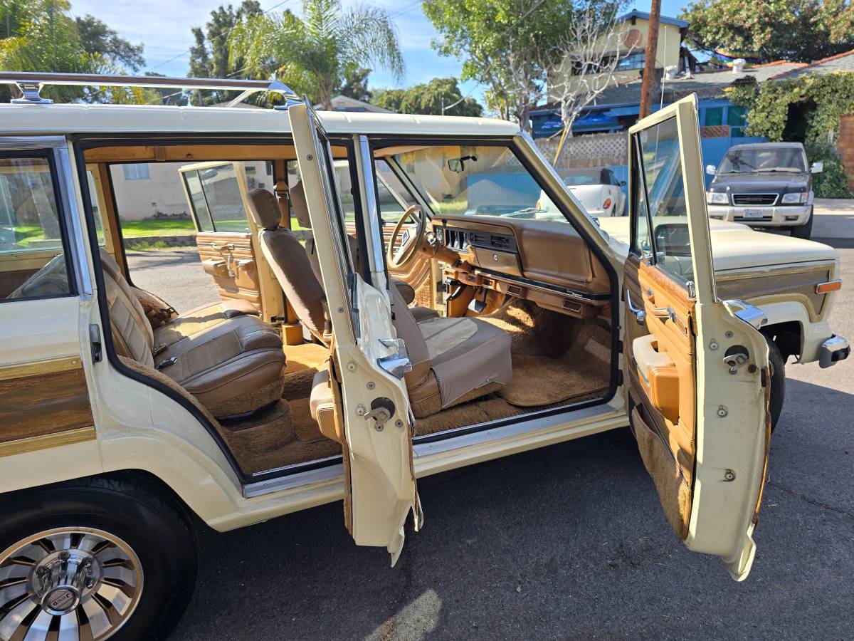 Jeep-grand-wagoneer-1986-custom-15