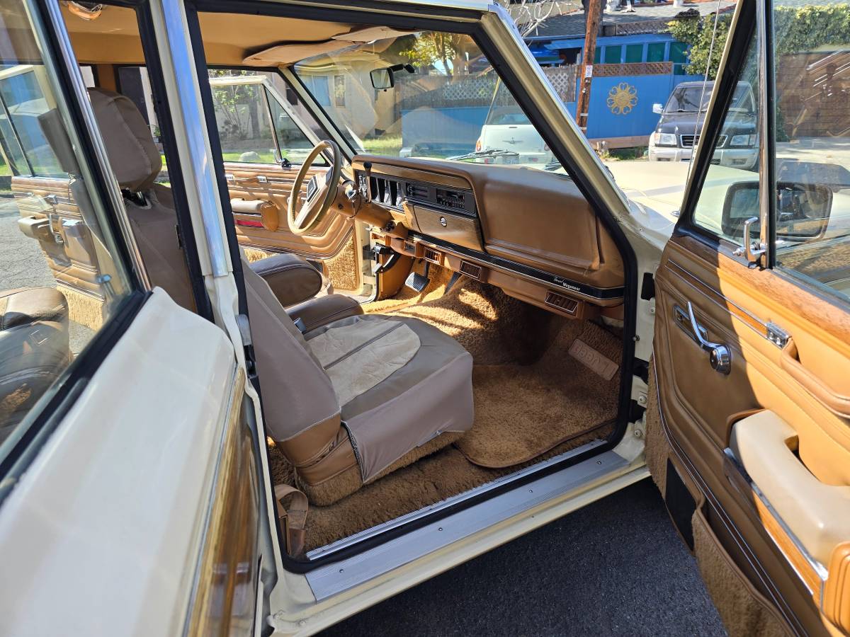Jeep-grand-wagoneer-1986-custom-16