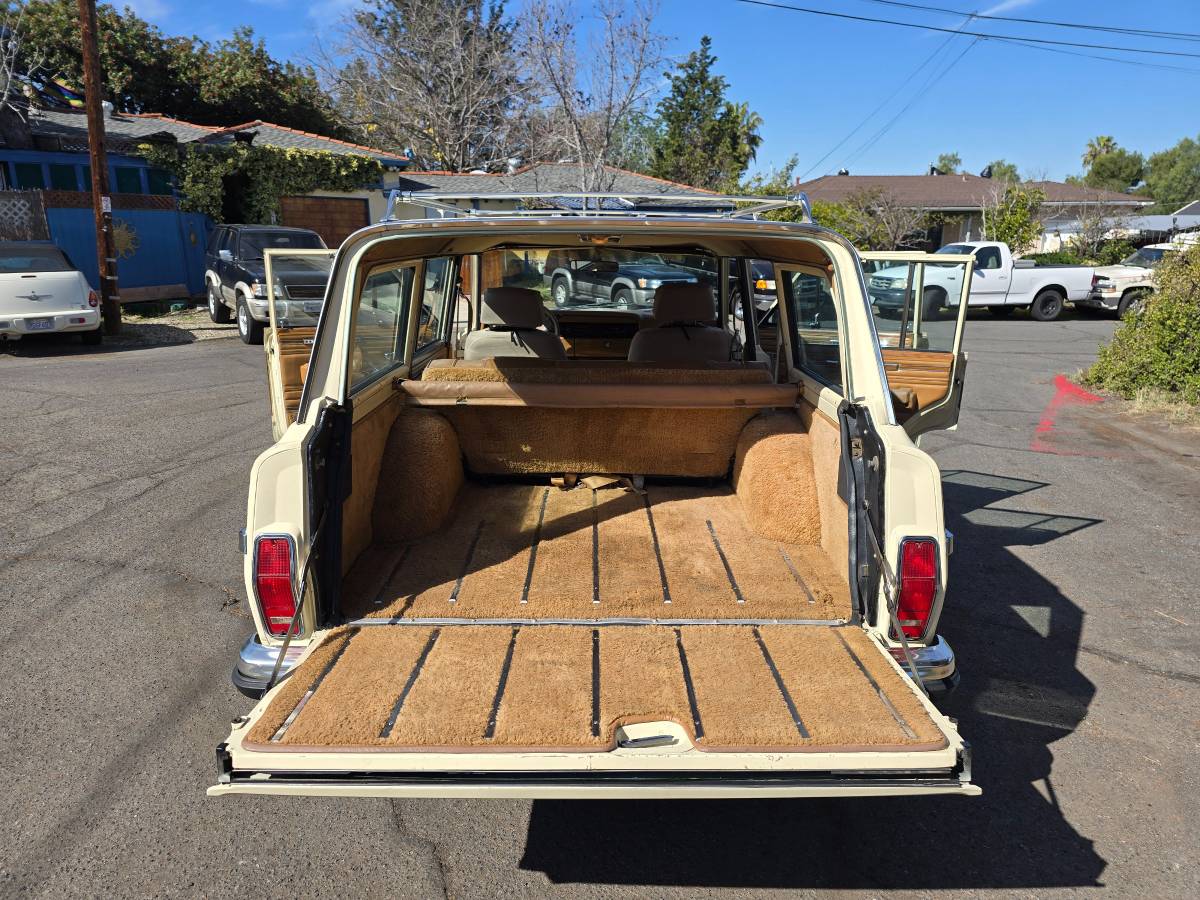 Jeep-grand-wagoneer-1986-custom-17