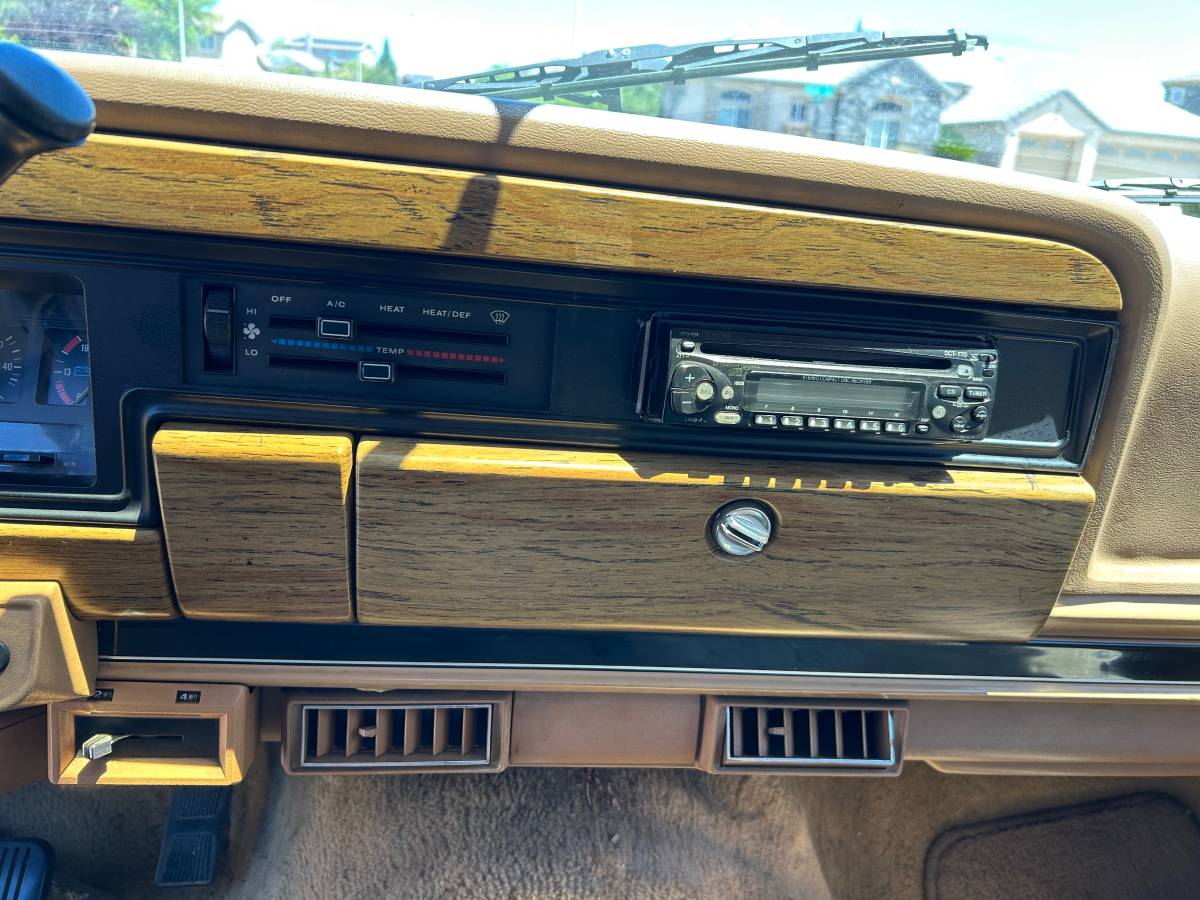 Jeep-grand-wagoneer-1987-blue-15