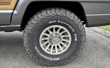 Jeep-grand-wagoneer-1988-3