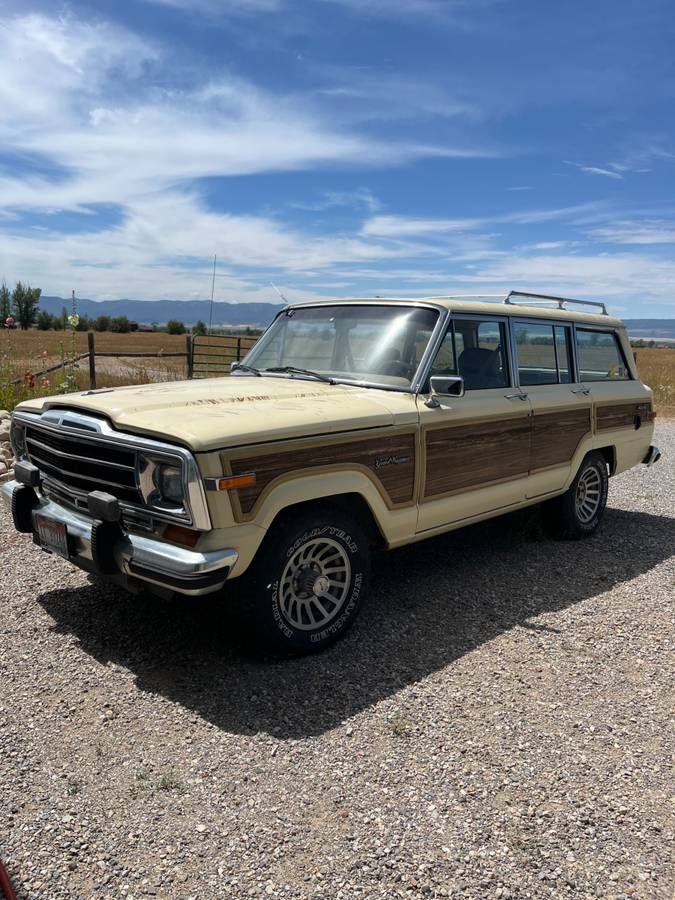 Jeep-grand-wagoneer-1988-yellow-1