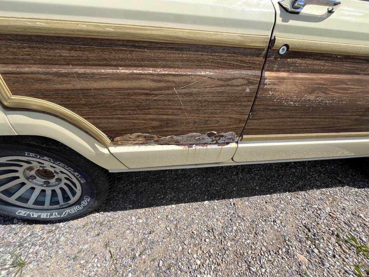 Jeep-grand-wagoneer-1988-yellow-10