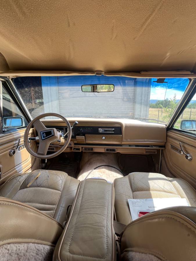 Jeep-grand-wagoneer-1988-yellow-2