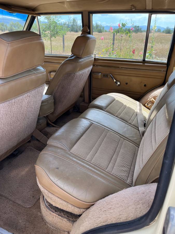 Jeep-grand-wagoneer-1988-yellow-4
