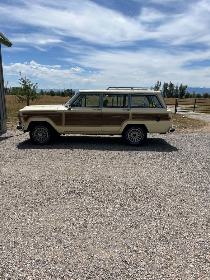Jeep-grand-wagoneer-1988-yellow