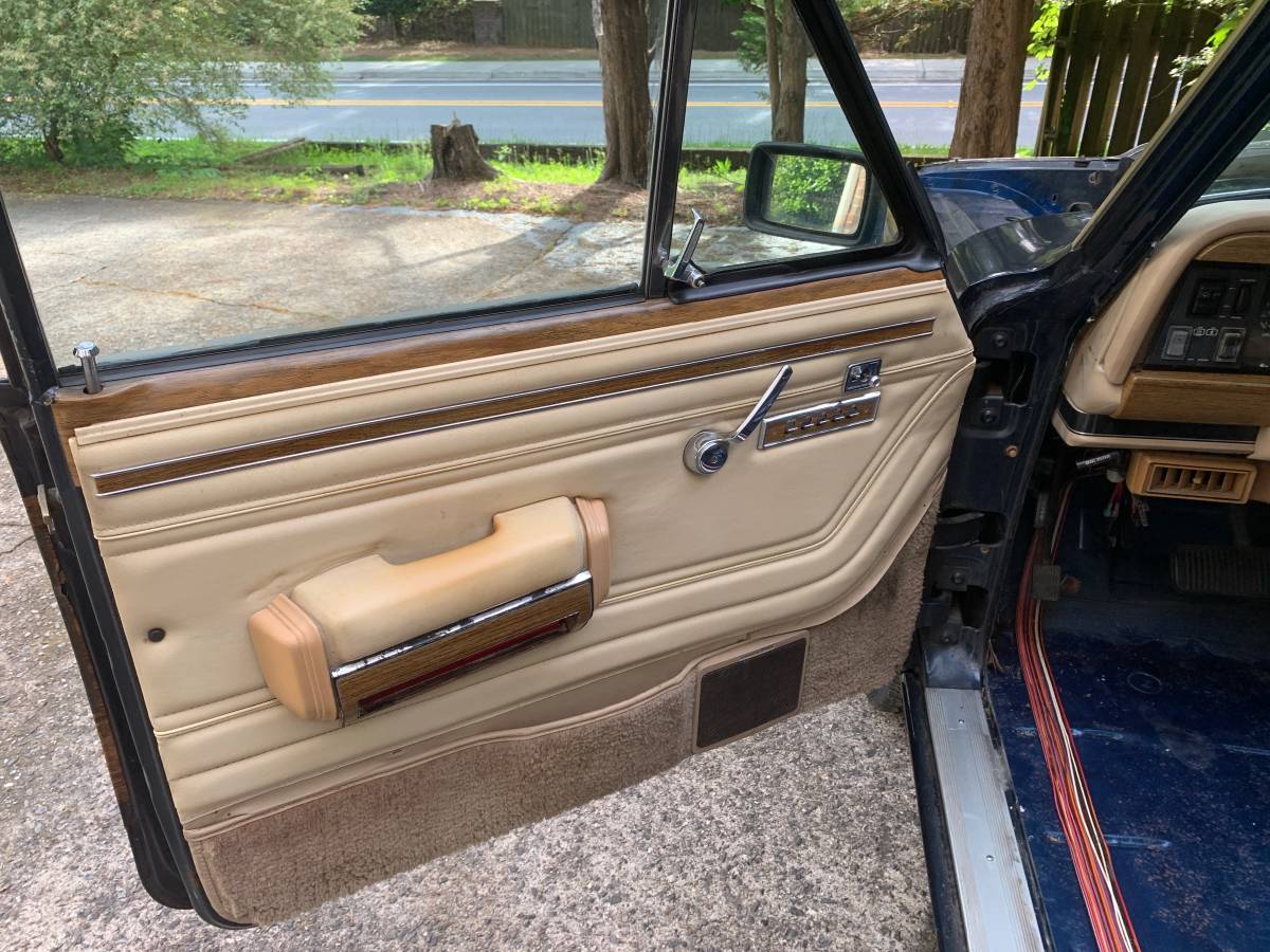 Jeep-grand-wagoneer-1989-blue-14