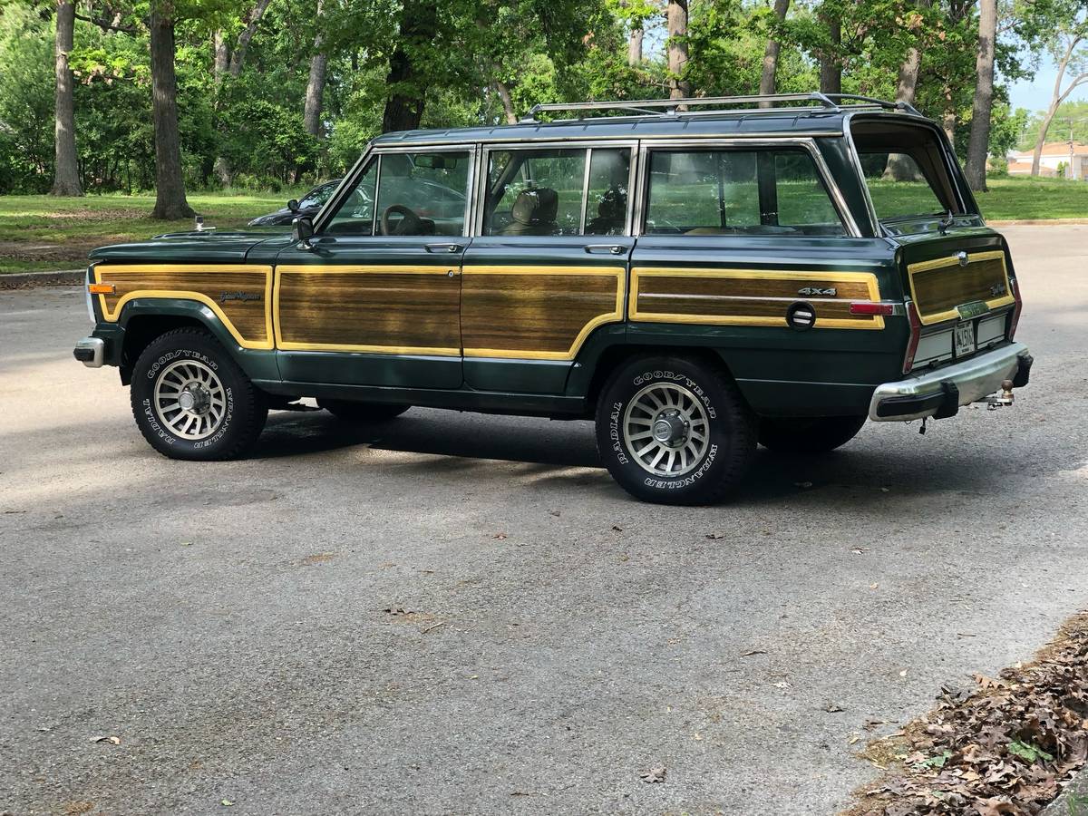 Jeep-grand-wagoneer-1990-green-15