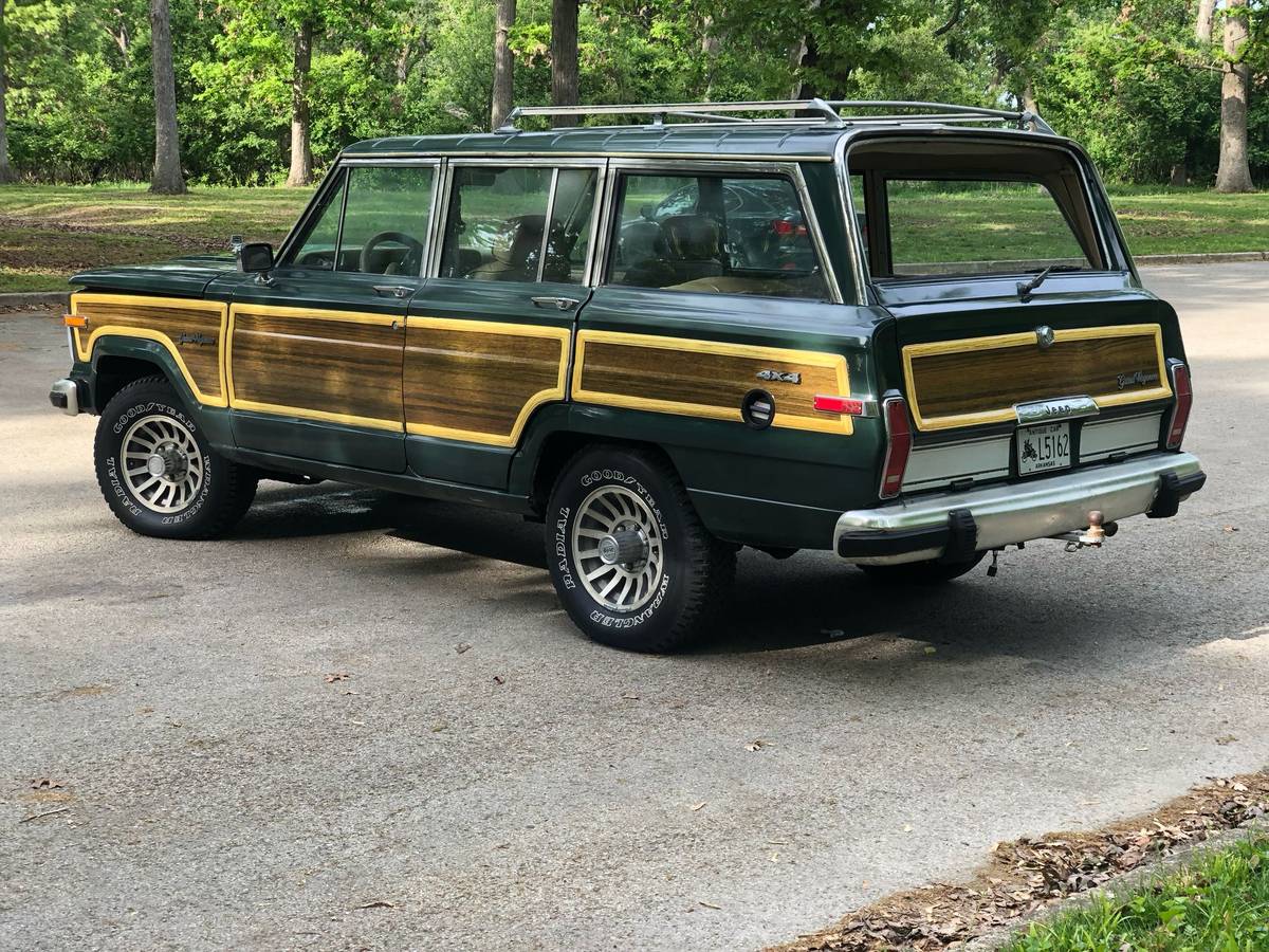 Jeep-grand-wagoneer-1990-green-16