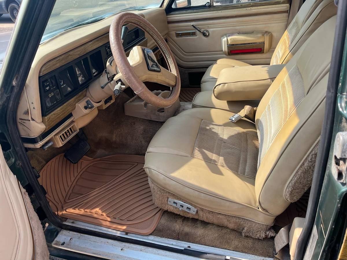 Jeep-grand-wagoneer-1990-green-3