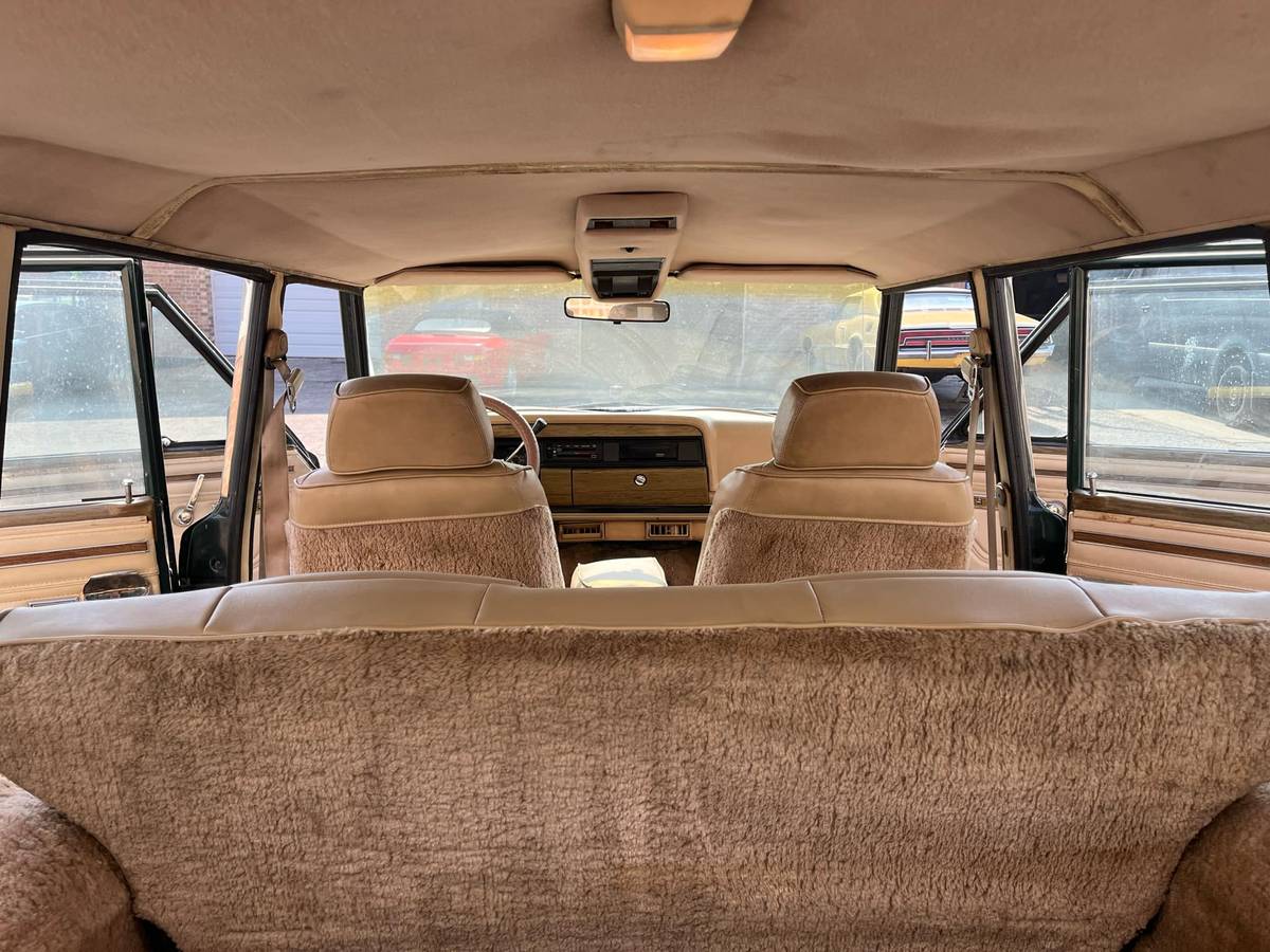 Jeep-grand-wagoneer-1990-green-8