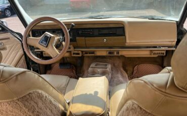 Jeep-grand-wagoneer-1990-green-9