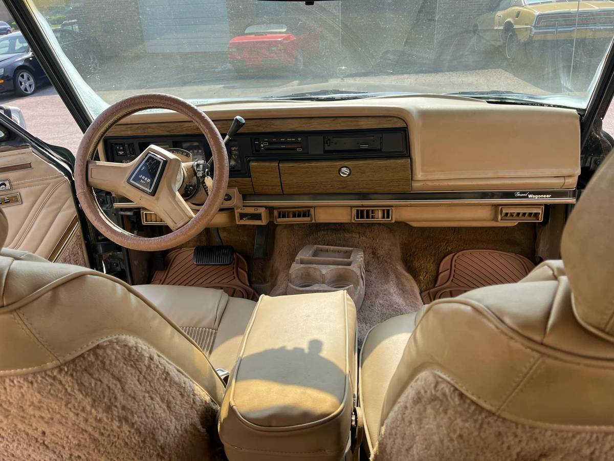 Jeep-grand-wagoneer-1990-green-9