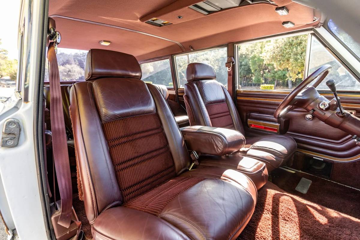 Jeep-grand-wagoneer-1990-white