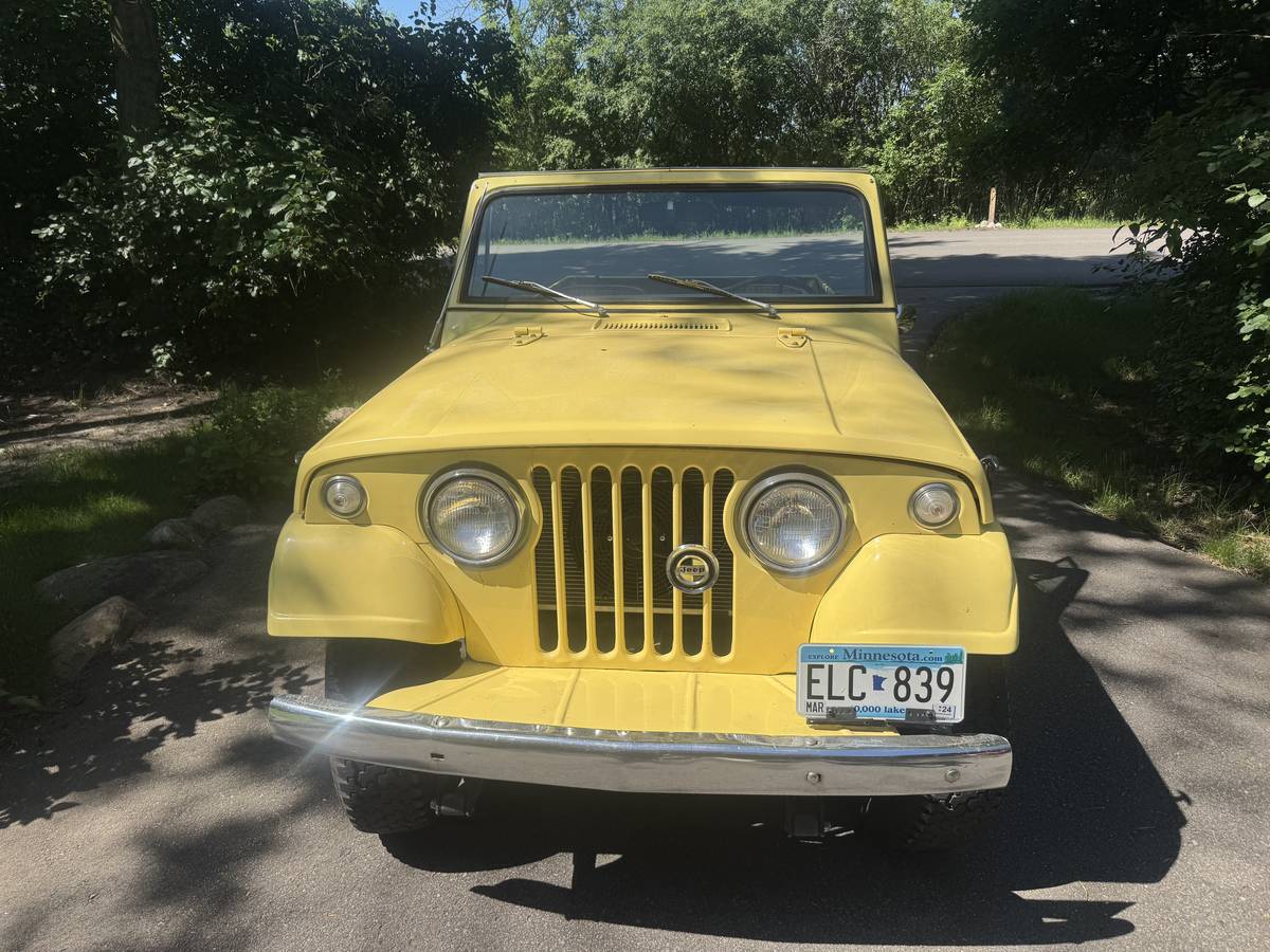 Jeep-jeepster-commando-1968-yellow