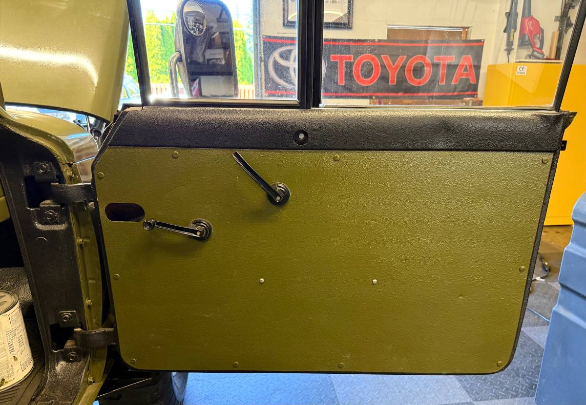 Jeep-kaiser-army-1968-green-5