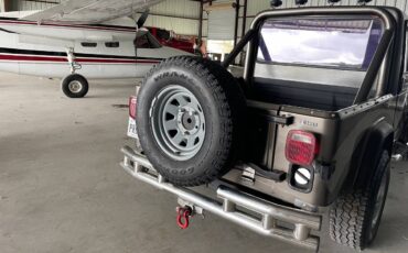Jeep-scrambler-1983-4