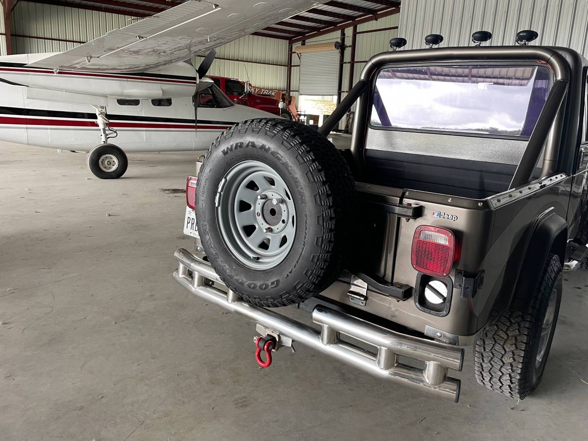 Jeep-scrambler-1983-4