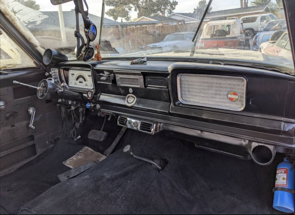 Jeep-wagoneer-1965-yellow-10